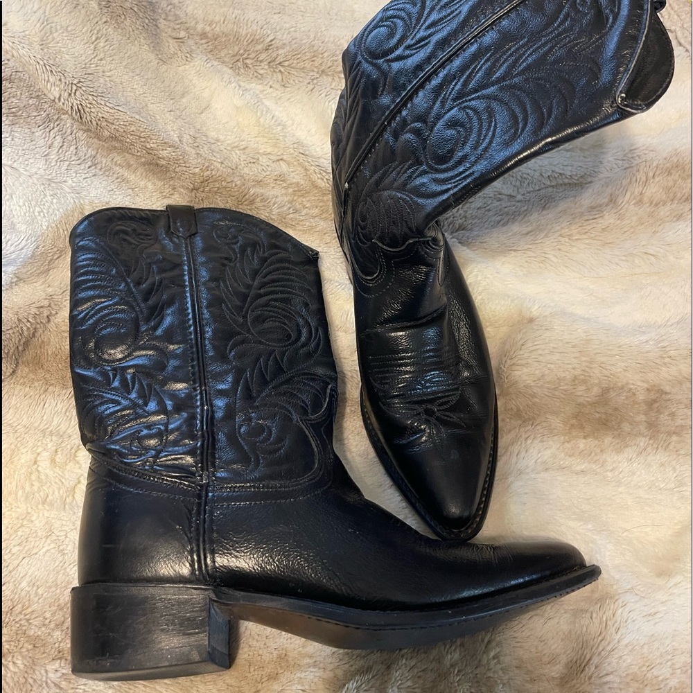 ACME black boots 7.5